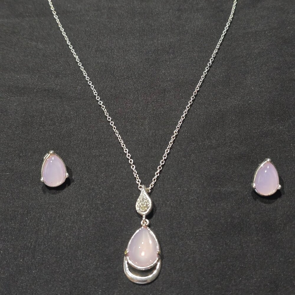 AVON Necklace and Earrings set